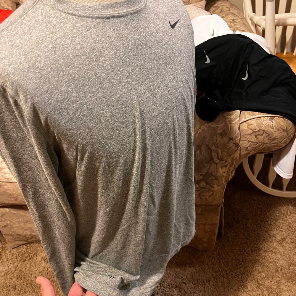 Nike Men's Di-Fit Performance Gray Long Sleeve Shirt
